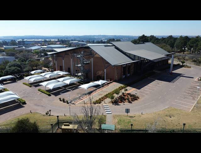 3,888M² OFFICE FOR SALE IN LONGMEADOW